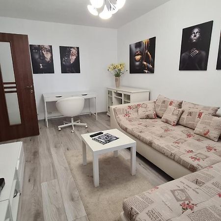 White Glamour Buzau Luaran gambar