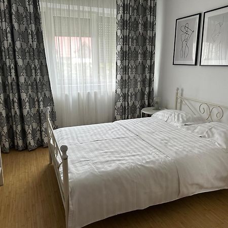 White Glamour Buzau Luaran gambar