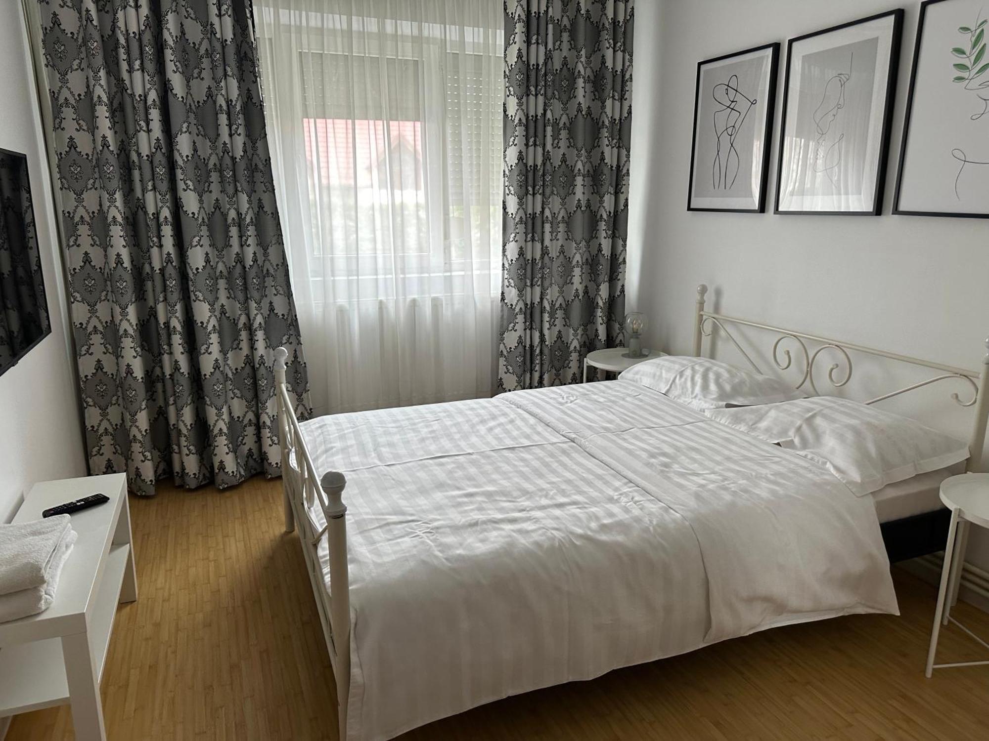 White Glamour Buzau Luaran gambar